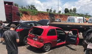 Acidente entre seis veículos deixa um morto e bloqueia totalmente a BR-386, no RS