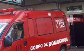 Bombeiros socorrem jovem envolvida em acidente no centro de Três Passos
